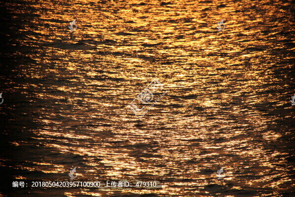 金色的河水,一條大河,傍晚