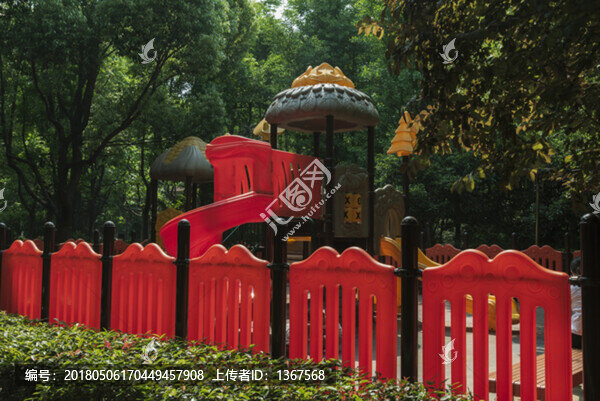 兒童游樂(lè)設(shè)施