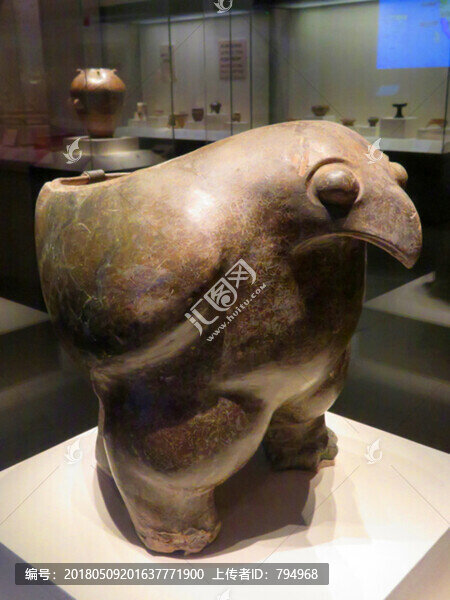 鷹形陶鼎