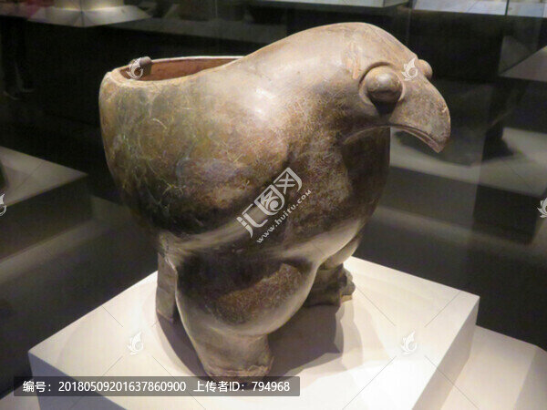 鷹形陶鼎