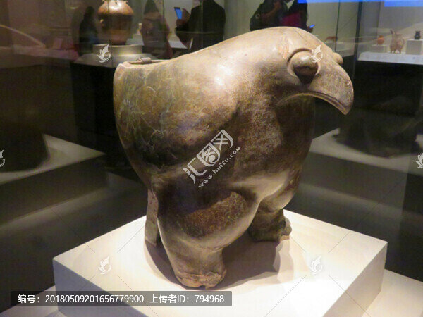 鷹形陶鼎