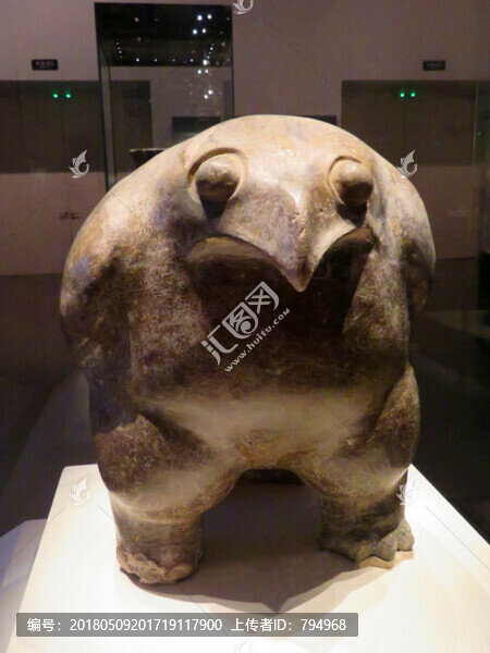 鷹形陶鼎