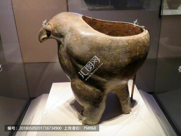 鷹形陶鼎