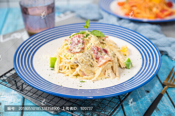芝士熏肉奶油意面