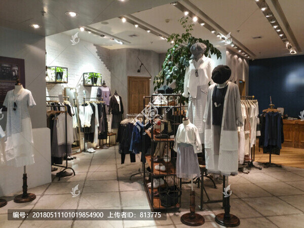商場服飾專賣
