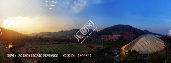 大學(xué)運動場