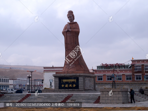 倒淌河,文成公主雕像