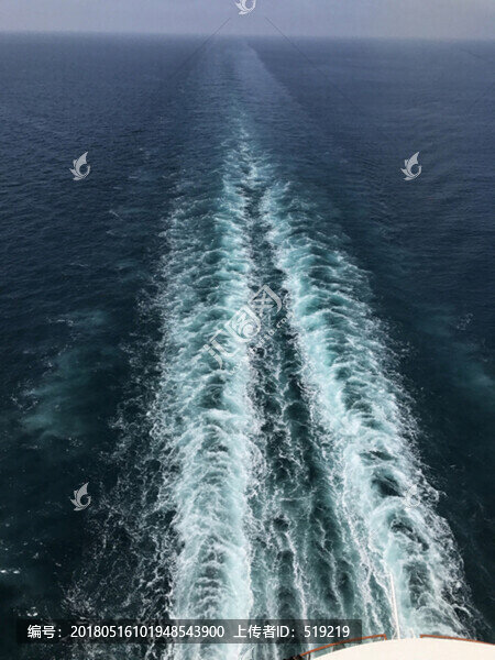 船尾海浪