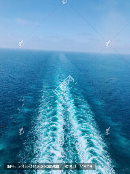 船尾海浪