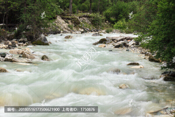 山澗溪流