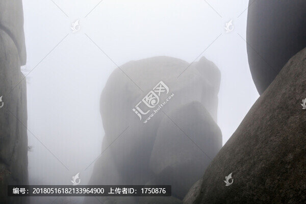 霧鎖天柱山