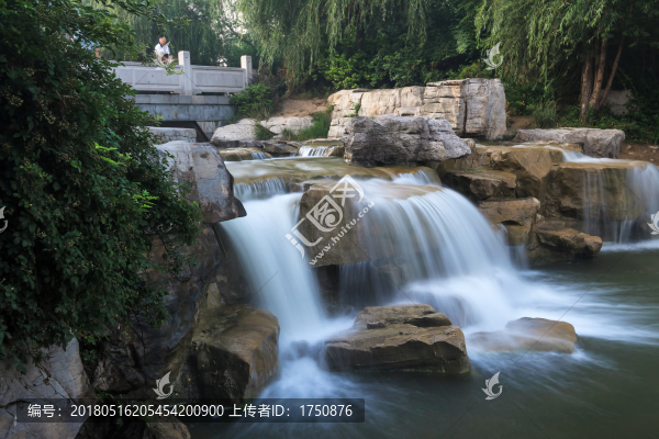 濕地的水瀑