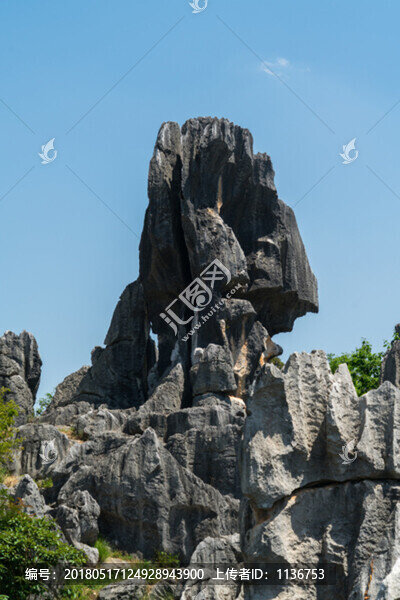 懸崖怪石