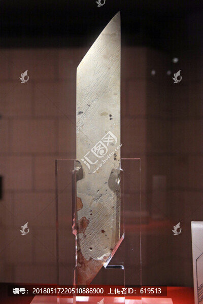 肩扛象牙人形紋玉璋,金沙遺址