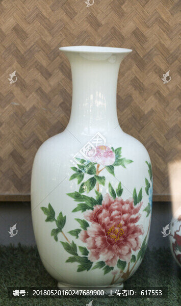 牡丹花紋棒槌瓶