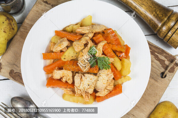 土豆胡蘿卜炒雞胸肉