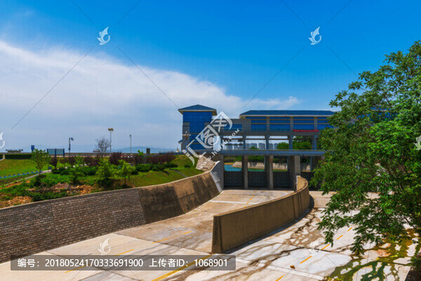 溢洪道,水庫大壩