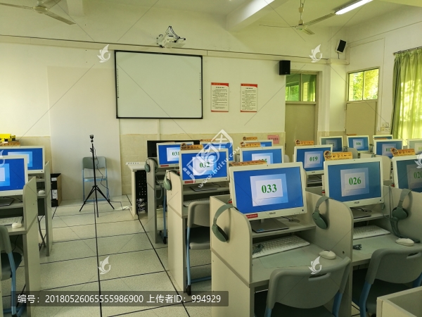 現(xiàn)代計(jì)算機(jī)電腦教室電子閱覽室