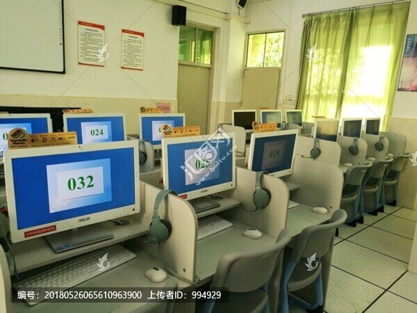 現(xiàn)代計算機(jī)電腦教室電子閱覽室