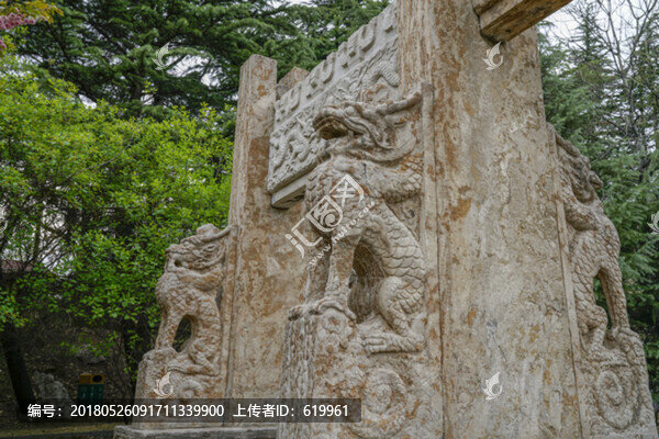 衡王府石坊龍雕