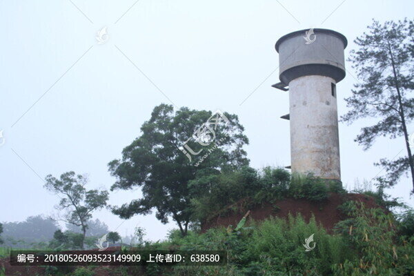 小城鎮(zhèn)清晨水塔