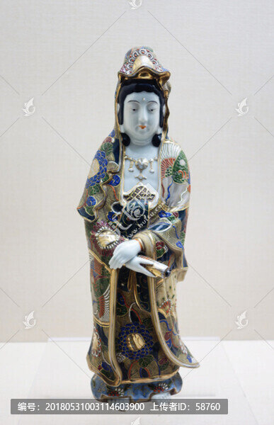 粉彩觀音立像