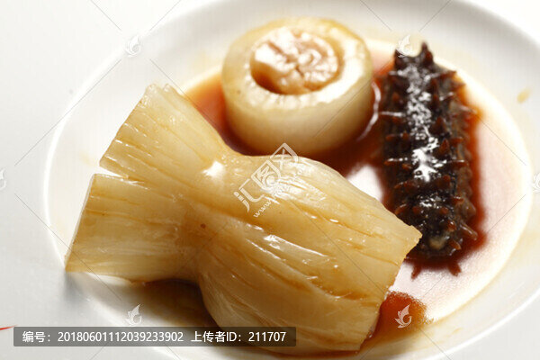 瑤柱汁燴花膠遼參