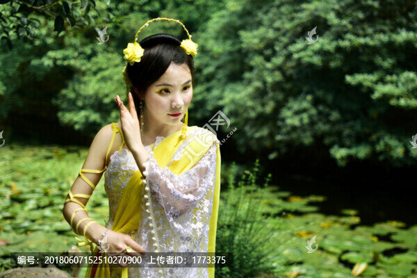 公園古裝美女漢服美女
