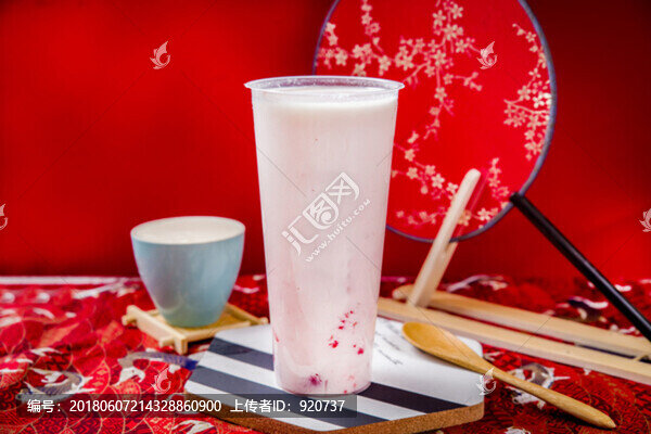 草莓優(yōu)格酸奶昔