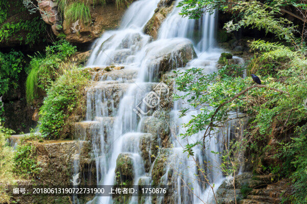 高山流瀑