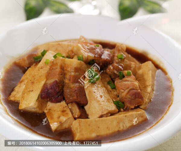 五花肉燉豆腐