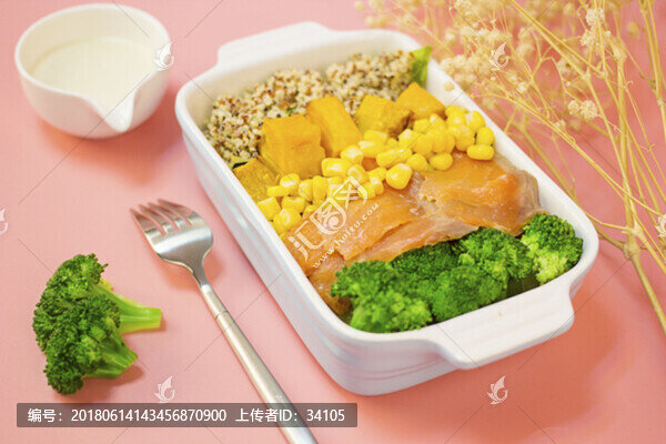 三文魚藜麥沙拉