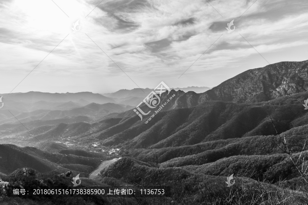 遠眺群山