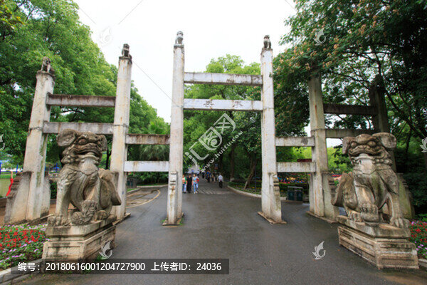 岳屏公園余德堂牌坊