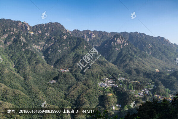 遠(yuǎn)眺九華山