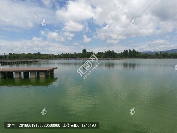 小湖