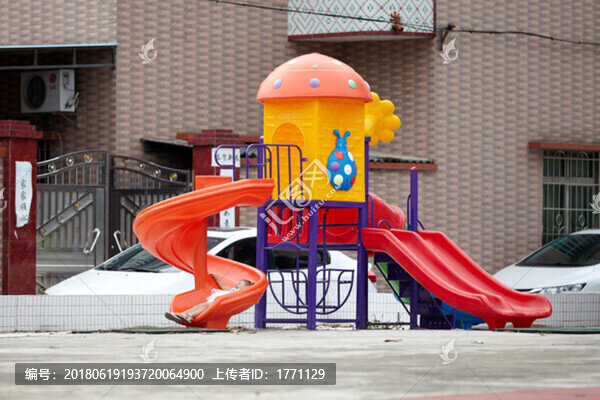兒童滑梯