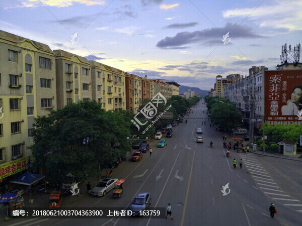 黃昏下的街道