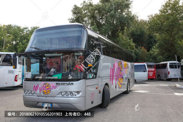 旅游大巴車