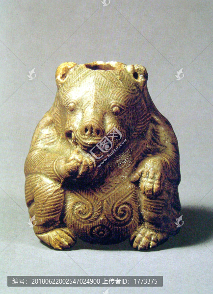 青瓷熊形尊