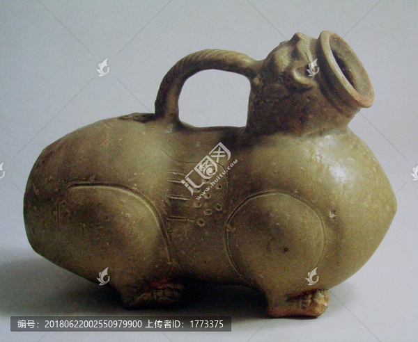 青瓷虎子