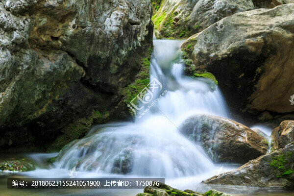 峽谷秀水