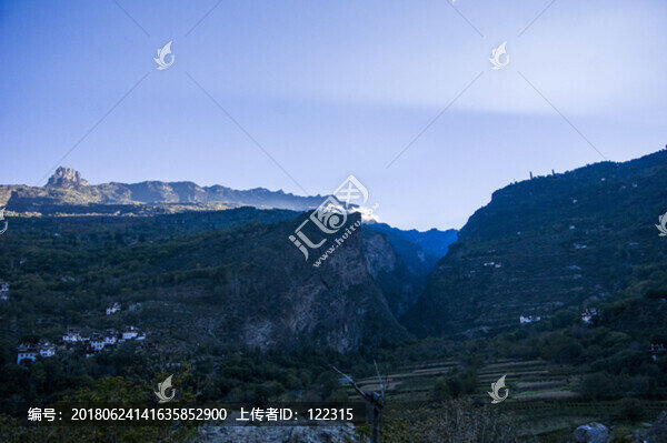 丹巴梭坡鄉(xiāng)斷崖