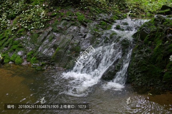 小溪激流