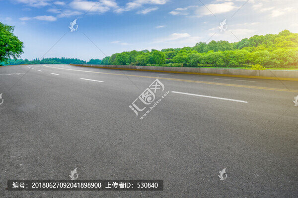 城市道路瀝青路面和山水風(fēng)光