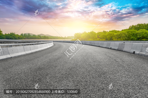公路路面和天空景觀