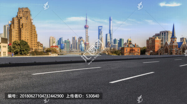 柏油馬路瀝青路面和上海外灘老建