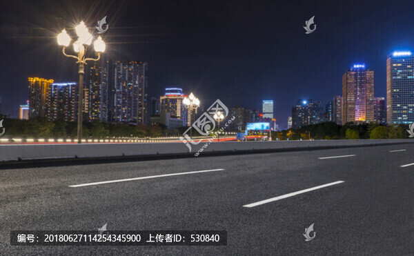 城市道路瀝青路面和廣州建筑群