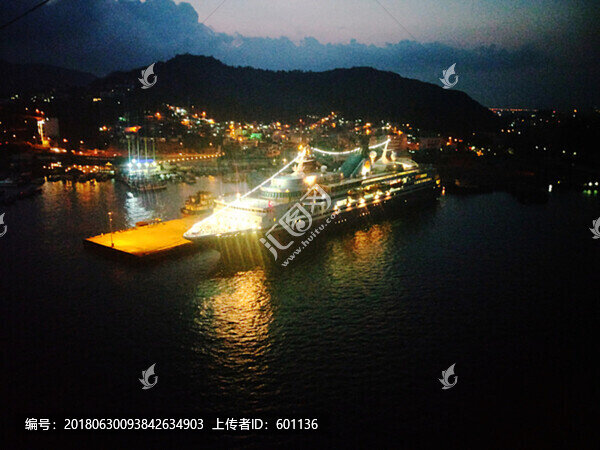 豪華游輪夜景