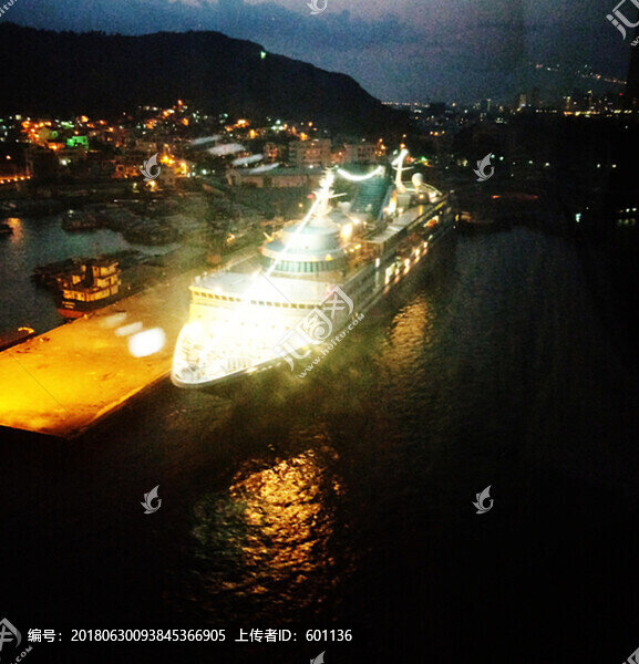 豪華游輪夜景